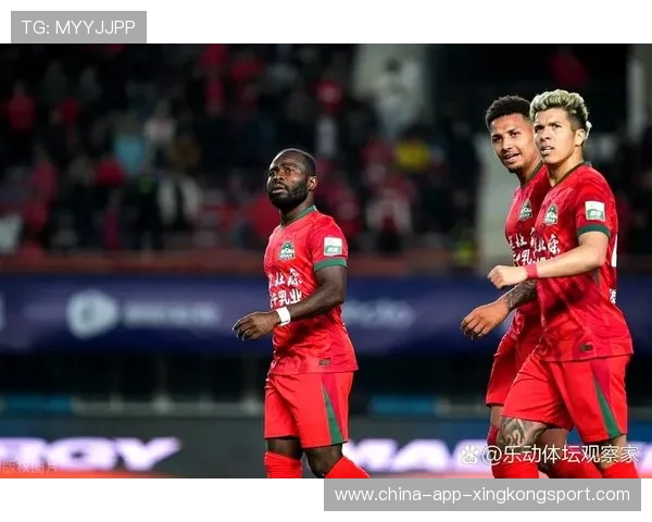 河南队多次推进极具威胁,场面逐渐倾斜 河南队多次推进极具威胁,场面逐渐倾斜