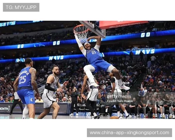 加福德连续保护关键篮板,达拉斯内线表现出色 加福德连续保护关键篮板,达拉斯内线表现出色